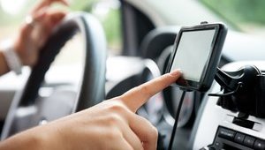 Для поїздки в Європу на автомобілі українцям знадобляться права нового зразка