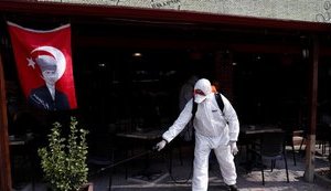 В Турции выявили первые случаи "южноафриканского" и "бразильского" штаммов коронавируса