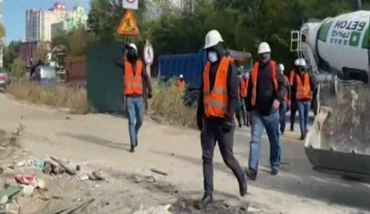 В Киеве титушки избили защитников ландшафтного парка на Никольско-Слободской улице. ВИДЕО+ФОТОрепортаж