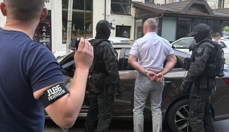 За $4 тыс. обещал устроить в полицию, а затем - в свое ведомство: задержан высокопоставленный сотрудник службы судебной охраны Львовщины, - Нацполиция. ФОТОрепортаж