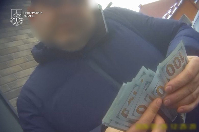 Службовець Мукачівської РДА продавав фіктивні бронювання