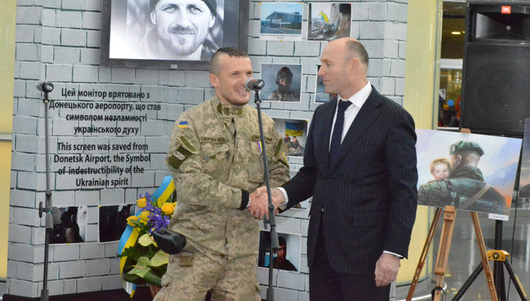 Rally to commemorate fallen defenders of Donetsk airport took place at Boryspil airport. PHOTOS