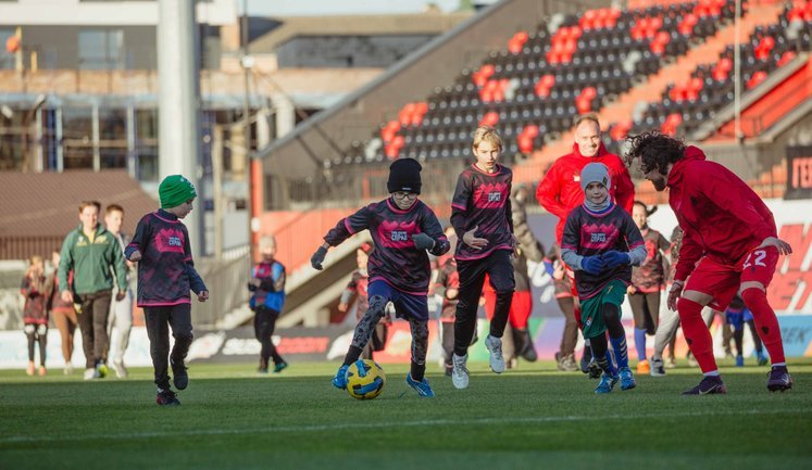 Betking Foundation провел уникальный матч: "Верес" и ProFan играли с 50 детьми в Ровно