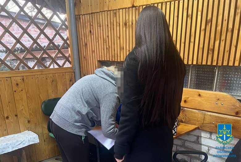 Оголошення підозри виховательці з Львівщині