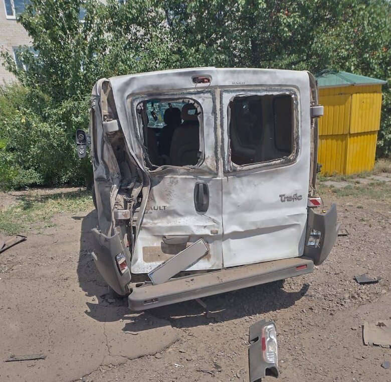 Рашисти атакували FPV-дроном авто у Нововоронцовці на Херсонщині