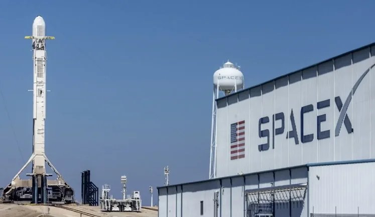 SpaceX може вийти на ринок мобільного зв’язку та створити власного оператора