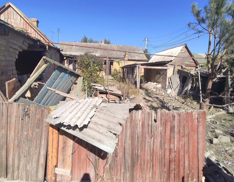 Russian shelling damages 2 hotels, multi-storey building, gas pipelines and power lines in Nikopol 02
