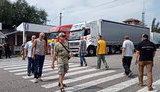 Перекрытая дорога, подожженые покрышки: в Славянске и Краматорске протестовали против назначения Ляха главой ВГА. ВИДЕО+ФОТОрепортаж