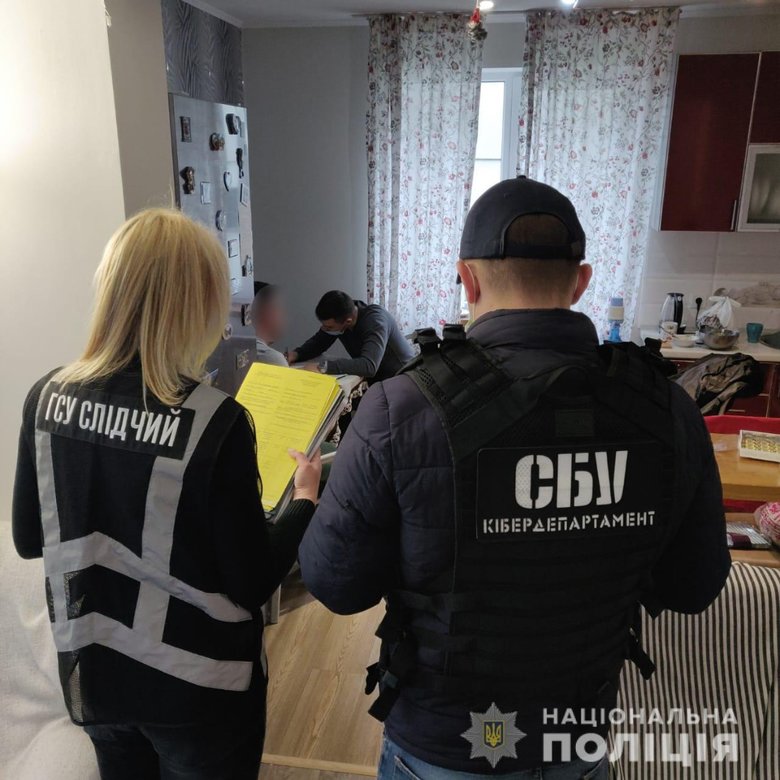Червона зона: як працює ринок фальшивих сертифікатів 08