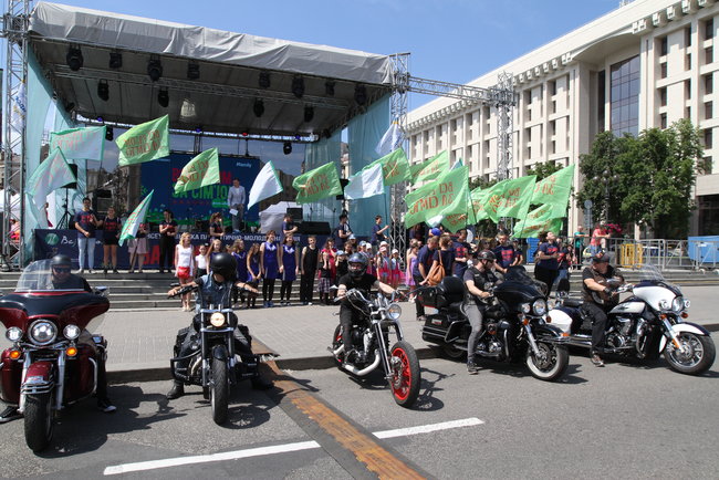 На Майдане Незалежности в Киеве начался фестиваль Все вместе - за семью 06
