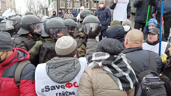 ФОПы попытались установить палатки на Майдане Незалежности: между митингующими и правоохранителями произошли стычки 11