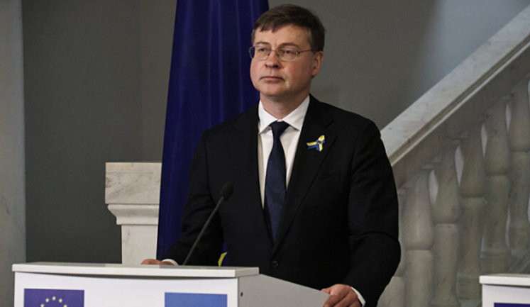 Центральная роль ЕС в обеспечении мира в Украине должна быть прописана в мирном соглашении, - Домбровскис