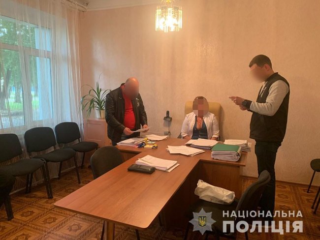 На Харьковщине главврач попалась на взятке 700 долл. за заключение о непригодности призывника к военной службе, - Нацполиция 01