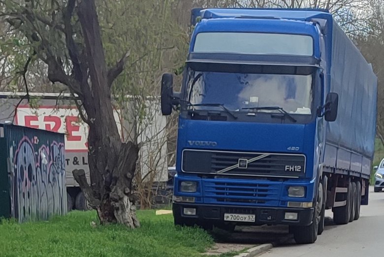 Поруч із військовим шпиталем у Севастополі розвантажують труни 04