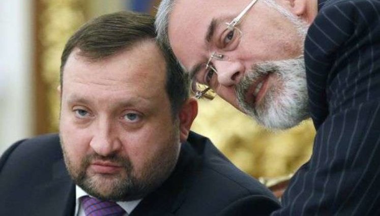 Арбузов и Табачник официально исключены из санкционного списка ЕС