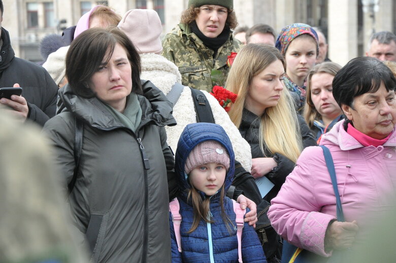Із воїнами Олегом та Микитою Хомюками попрощалися у Києві: Батько та син загинули в бою проти окупантів під Бахмутом 13
