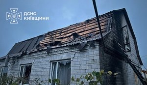 РФ атакувала Київщину балістикою та дронами: наслідки фіксують у трьох районах, є постраждала. ФОТОрепортаж