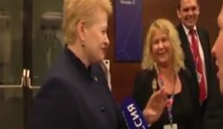"Estonia ok, Russia no", - Президент Литви Грібаускайте відмовилася говорити з російськими журналістами на саміті НАТО. ВIДЕО