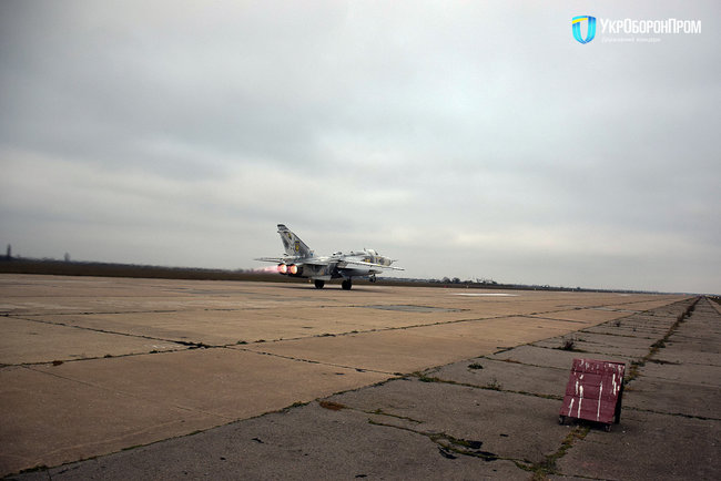 Отремонтированный самолет-разведчик СУ-24МР вернулся в ряды ВСУ 03