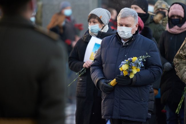 Zelenskyi honors servicepersons who died for Ukraines independence 04
