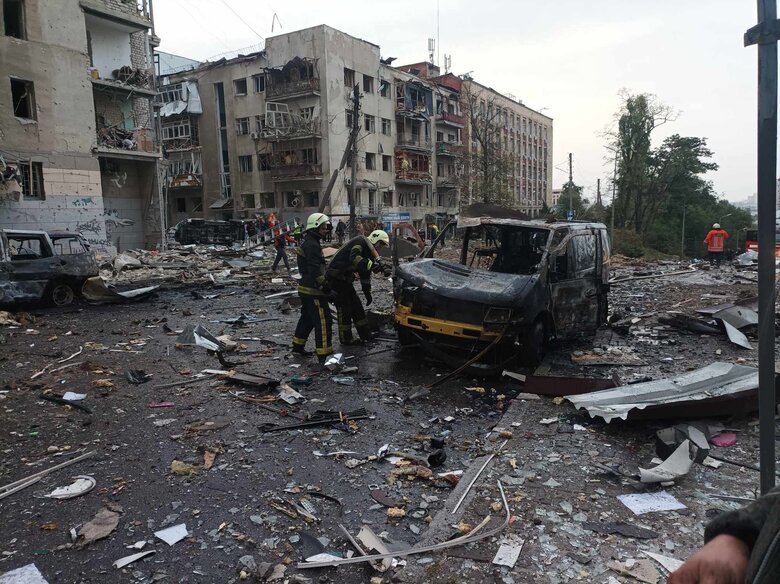 Эстонские волонтеры попали под ракетный удар российских войск 01