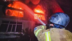 Рашисты ударили дронами по Харькову: горит нежилое здание в Новобаварском районе