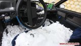 В Житомире глыба льда рухнула и раздавила машину. ФОТОрепортаж