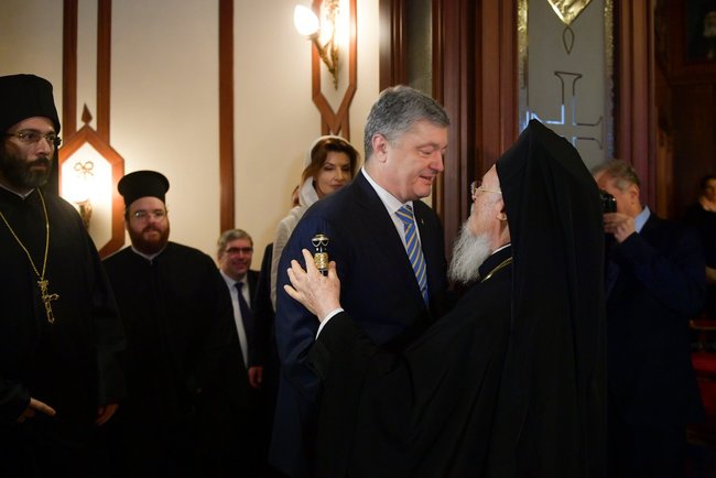 Порошенко про підписання Томосу: Ми чекали на це багато років. Це історична подія, коли ми почули молитву українською мовою в Храмі Святого Георгія 01