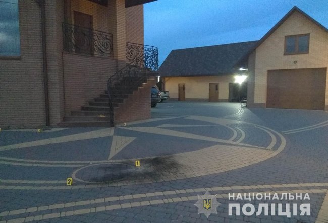 Во двор депутата Волынского облсовета бросили гранату 04