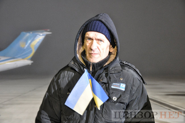 Heroes, welcome home!” liberated Ukrainian hostages enjoy warm reception at Boryspil airport 17