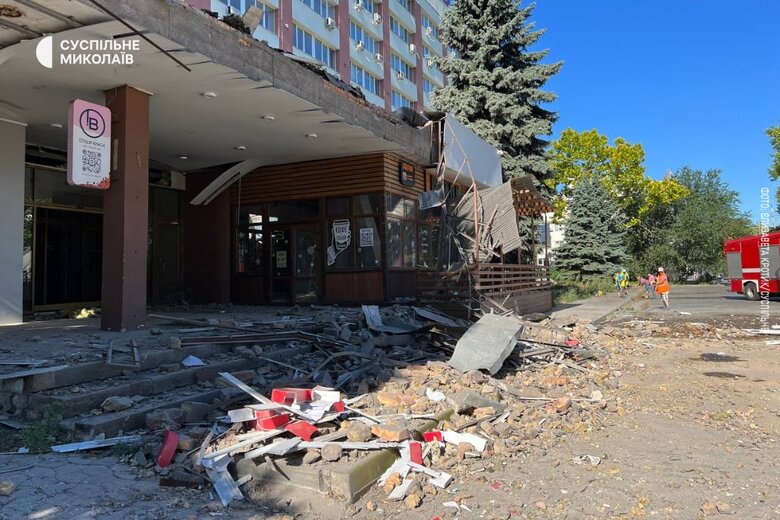 В Миколаєві рашисти влучили в готель, - мер Сєнкевич 09