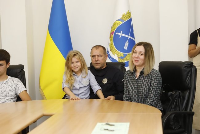 Филатов вручил семьям пяти украинских военнослужащих ключи от новых квартир 03
