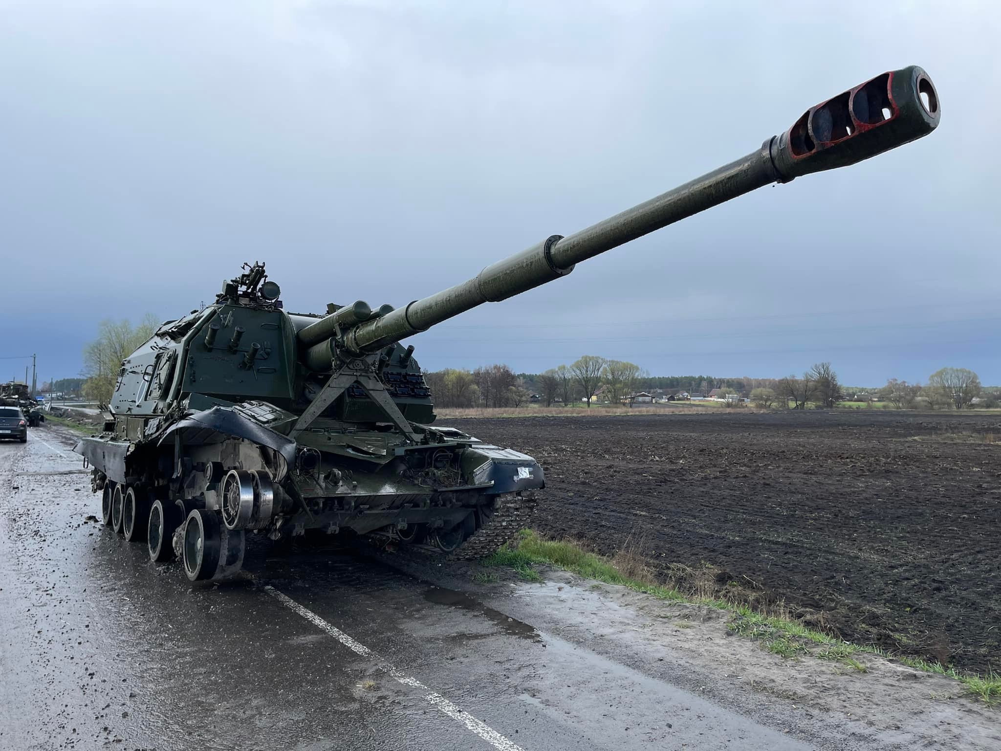 Війна в Україні: Разбитая российская военная техника возле Нежина  Черниговской области. ФОТОрепортаж | Цензор.НЕТ