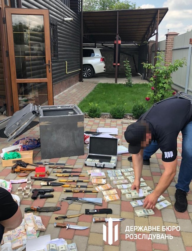 Експосадовців Міноборони підозрюють у заподіянні 476 млн грн збитків при закупівлі катерів і санітарних автомобілів для ЗСУ, - ДБР 05