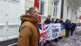 "Ми не забудемо": українці прийшли під посольство Великої Британії в Києві подякувати за зброю. ВІДЕО+ФОТОрепортаж