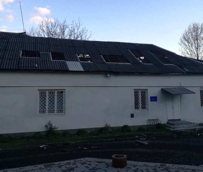 Наслідки потужного урагану на Закарпатті: зірвано десятки дахів 04