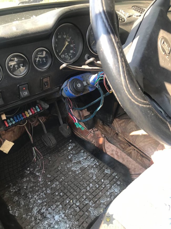 Пяний житель Харківщини розбив цеглиною 12 автомобілів, намагаючись їх викрасти, - Нацполіція 03