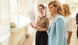 Елена Зеленская инициировала проект по созданию украиноязычных аудиогидов в музеях мира