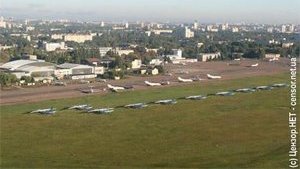 Возле аэропорта "Жуляны" разбился самолет