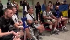 Зворушлива зустріч бійців ЗСУ, що прибули до США для безкоштовного протезування. ВIДЕО