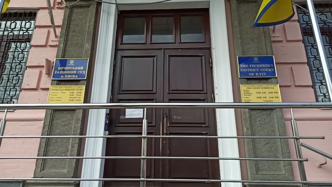Человек не стекло, его не заменишь: У стен Печерского райсуда проходит акция в поддержу задержанного под ОП Сорда 07 Человек не стекло, его не заменишь: У стен Печерского райсуда проходит акция в поддержу задержанного под ОП Сорда 07