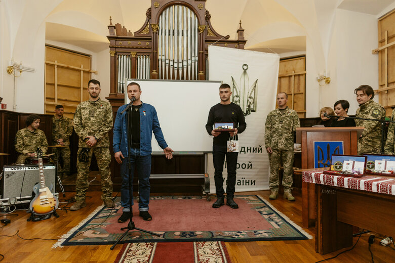 The National Hero of Ukraine award became the first after a two-year break 13