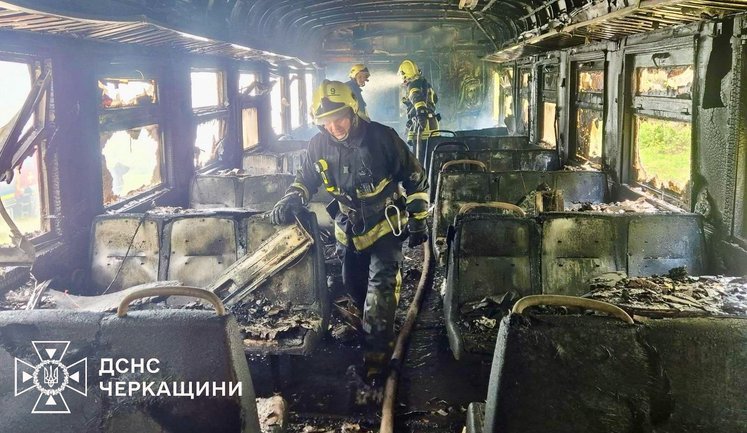 На Черкащині під час руху загорілася електричка, - ДСНС. ФОТО