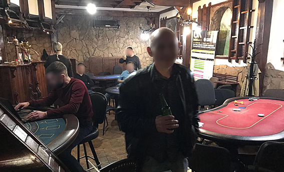У Києві поліція ліквідувала підпільний покерний клуб 01 У Києві поліція ліквідувала підпільний покерний клуб 01