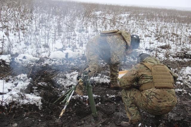 Ukraine’s Army Spetsnaz compete in target practice with 60-mm mortars, - headquarters 05