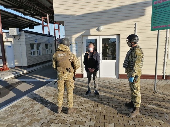 На админгранице с оккупированным Крымом задержан мужчина, находящийся в международном розыске, - МВД 01