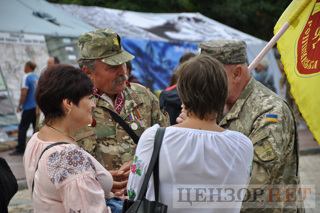 Антивандальний термінал памяті всіх загиблих у війні з РФ відкрили в Києві біля Стіни памяті 15