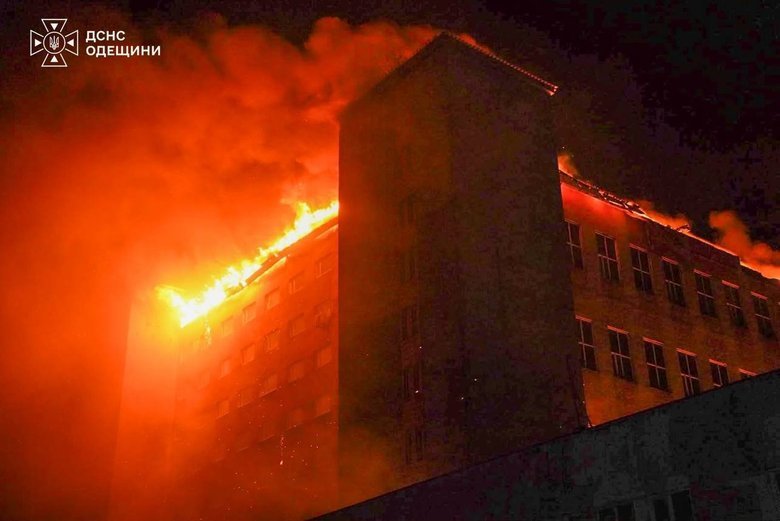 В Одесі після атаки РФ виникли пожежі, є двоє постраждалих