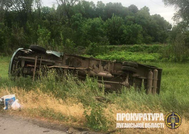 9 осіб постраждали в ДТП з поліцейським у Луганській області 02