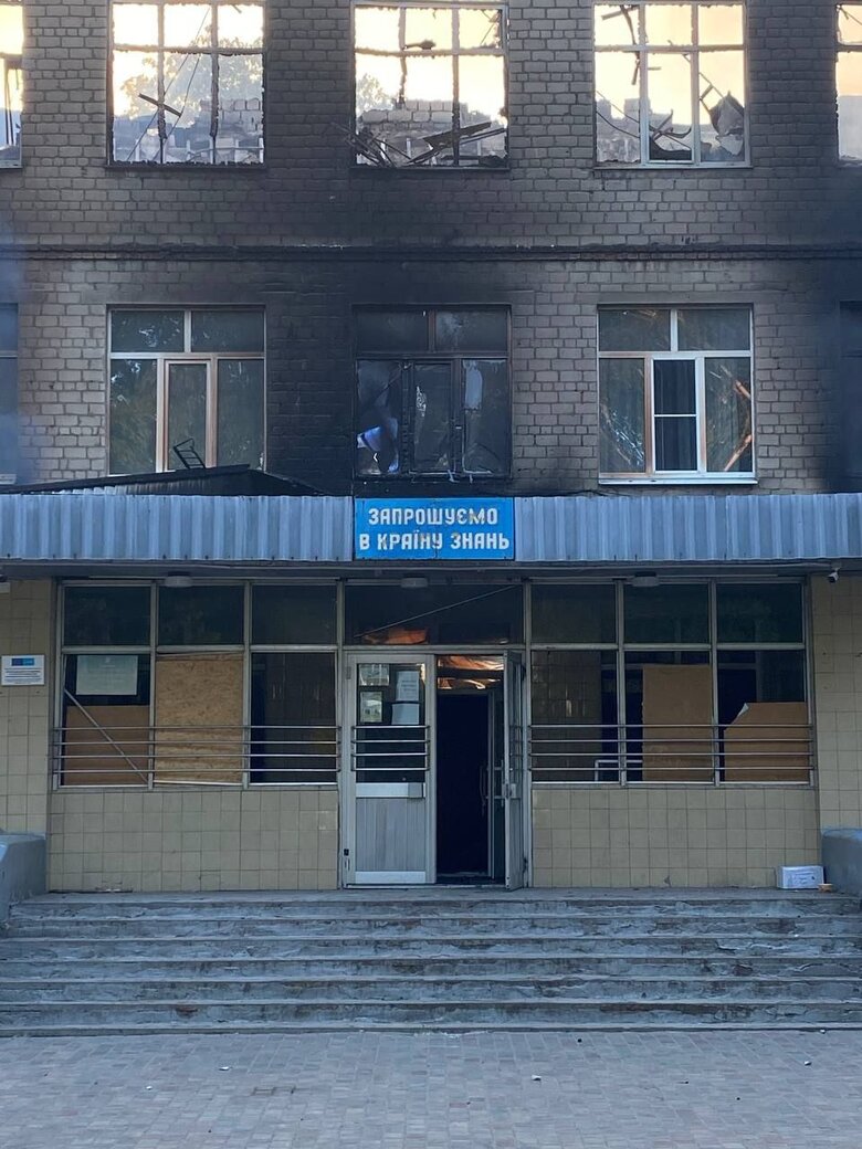 Россияне обстреляли из РСЗО Град школу в Авдеевке, - глава ОВА Кириленко 01
